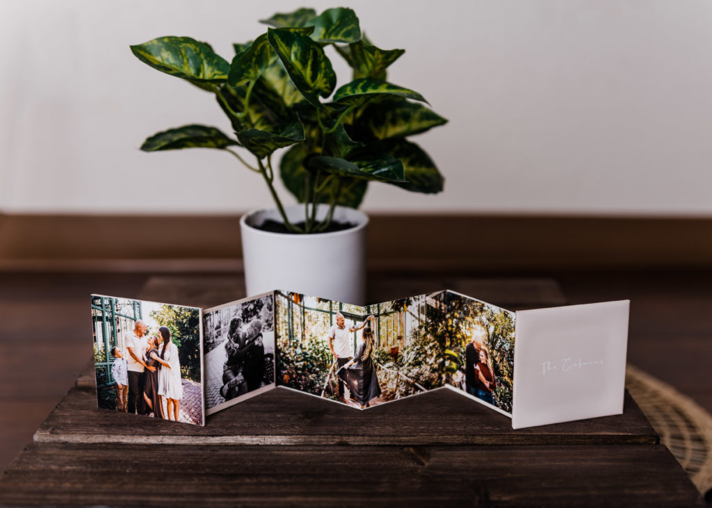A mini accordion book to gift to your family and friends