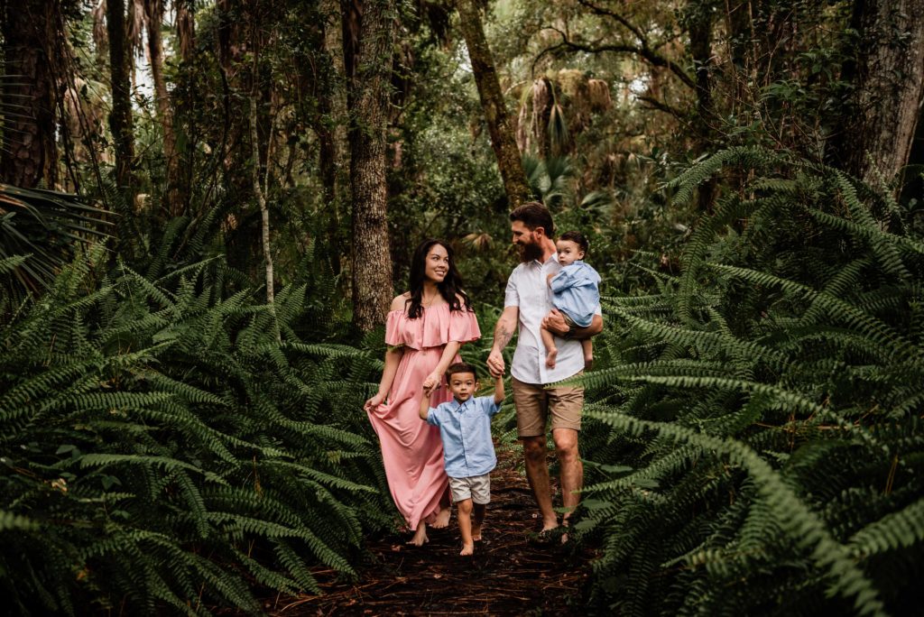Family in a Fort Myers with children for photoshoot